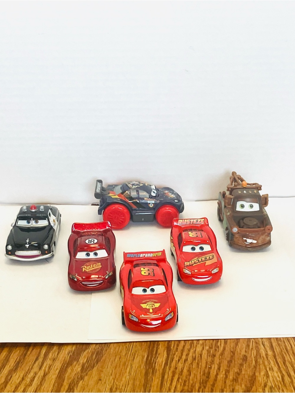 Disney Pixar Cars Movie Vehicles Lot(6) Mater Sheriff Lightning Die Cast Read